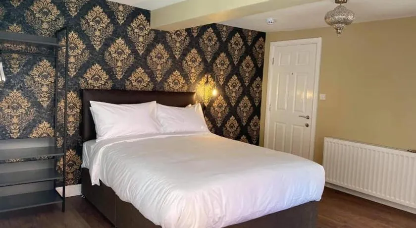 The Black Swan Hotel - Image 1