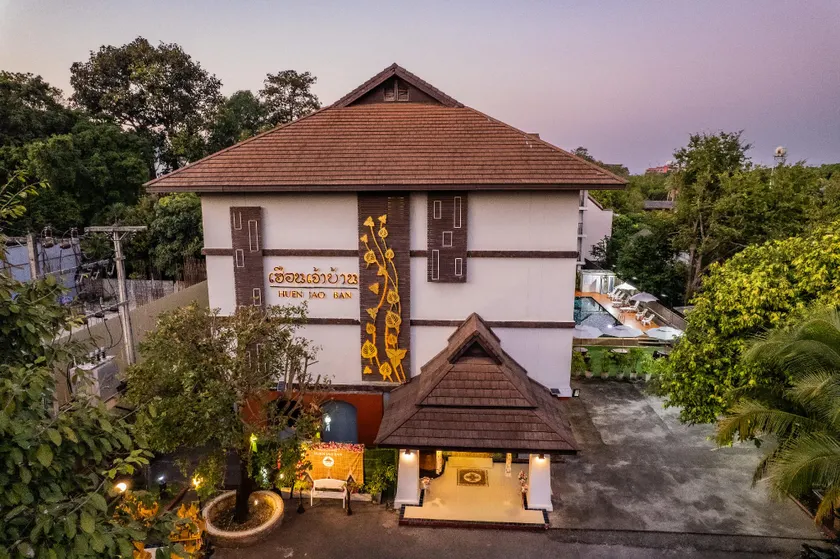 Huen Jao Ban Hotel - Image 1