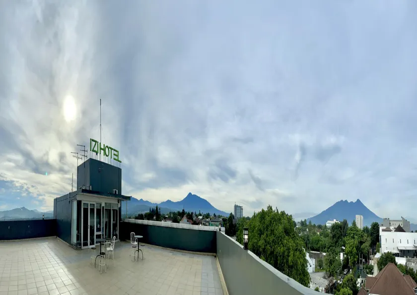 IZI Hotel - Image 1