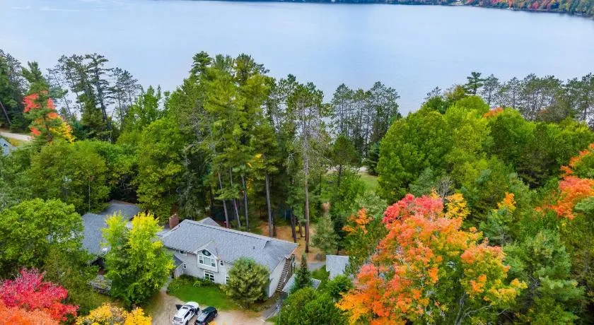 Muskoka Waterfront Retreat - Image 1