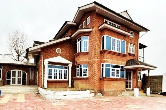 Shajar Villa - 8 BHK Vacation Homestay, Srinagar - Image 1