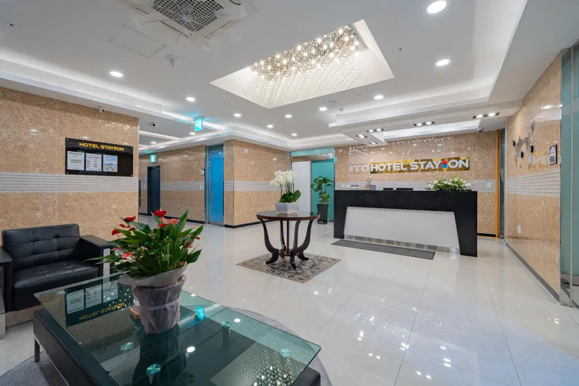 Hotel Stayon - Image 1