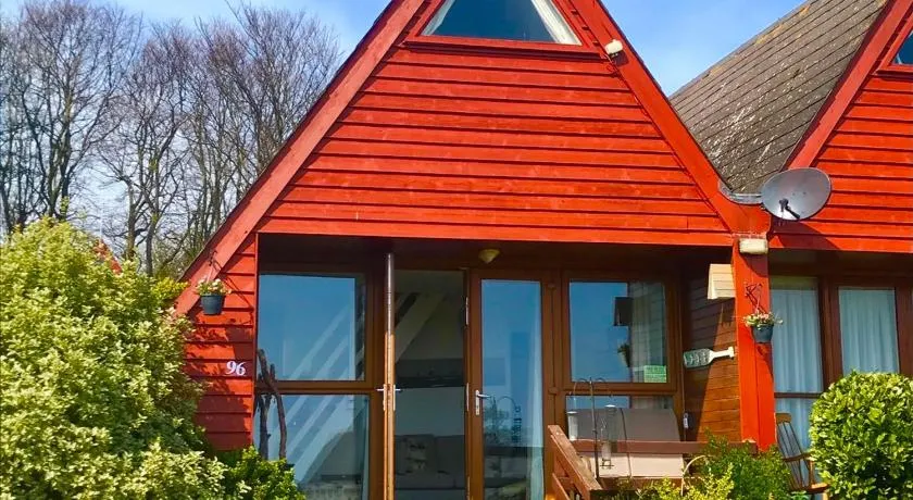 Clifftop Chalet With Pool - Image 1