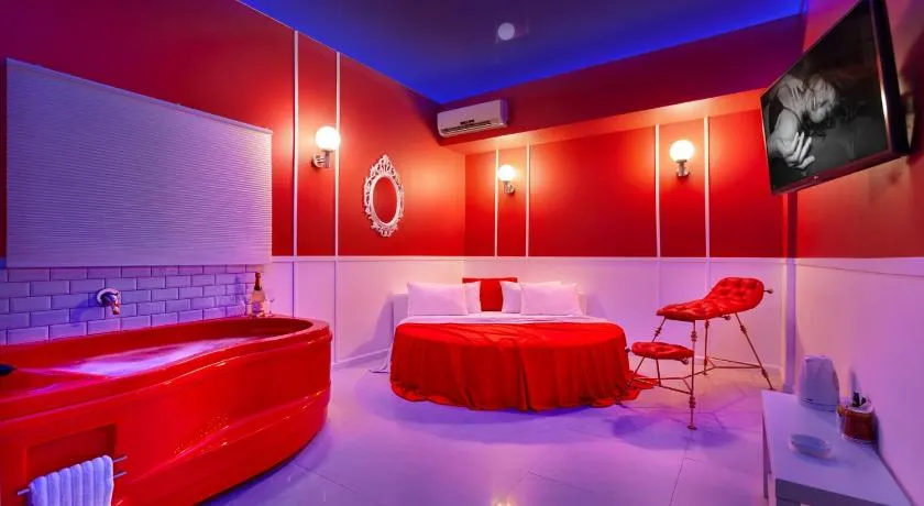 Metro Elegance Suites - Image 1