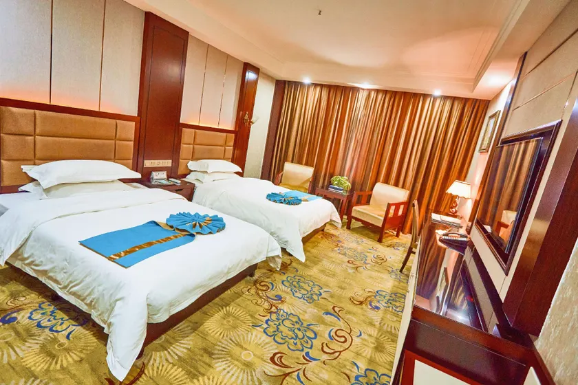 Chunjiang Holiday Hotel - Image 1