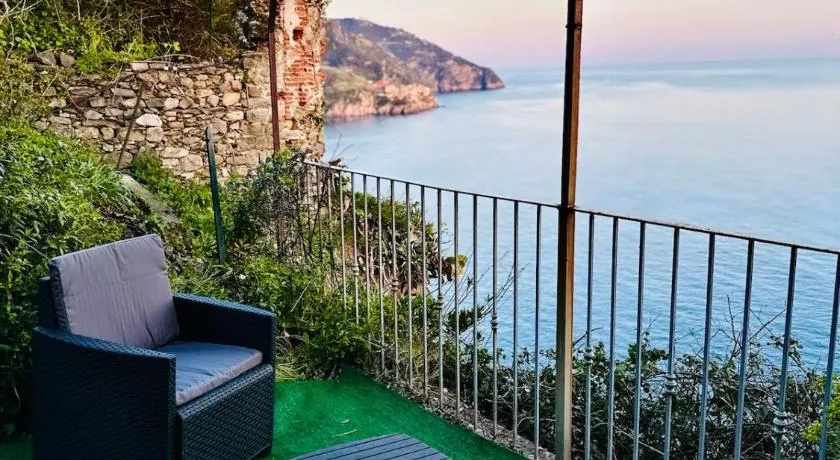 Il Grecale - The Cliff Retreat - Image 1