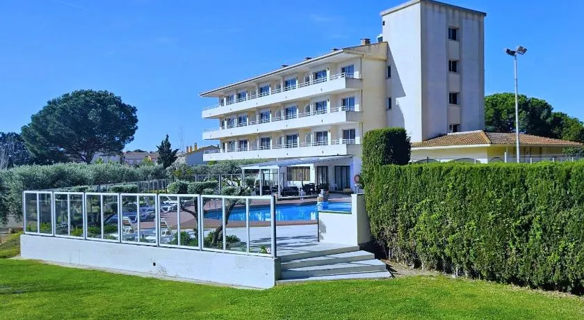 Apartamentos La Masia - Image 1