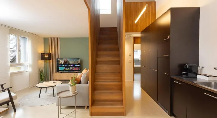 STAYY WarmWood Maisonette Premium Family and Business Suite - 24h Self Check-in - free Parking - 25' City Center - Image 1