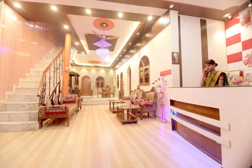 Hotel Rashmi - Image 1