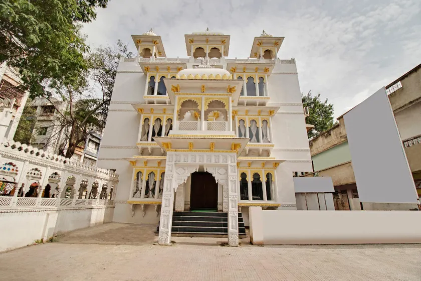 47777 Hotel Laxminarayan - Image 1