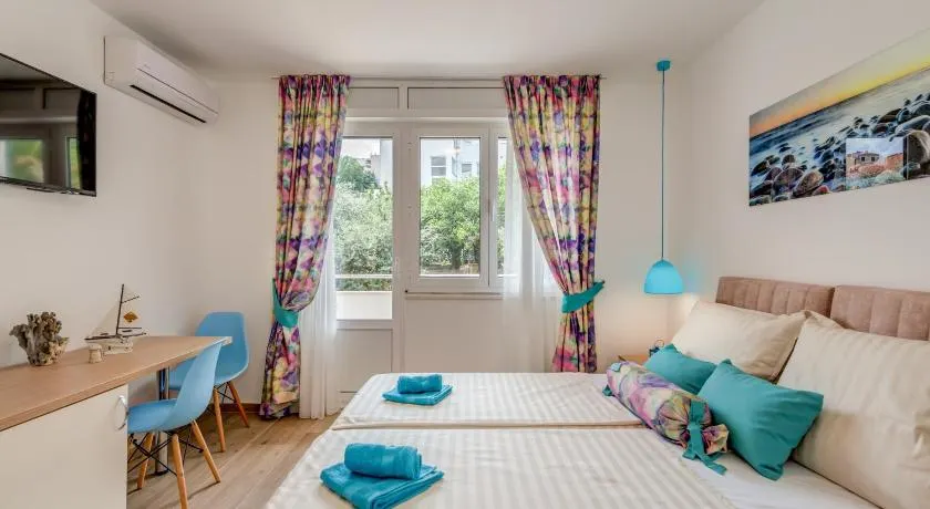 Coloured rooms - Image 1