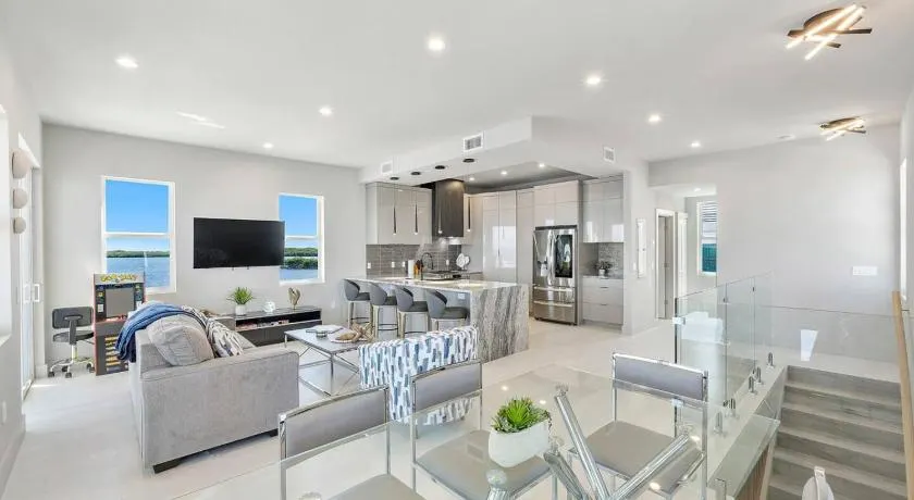 Key Largo Oceanfront Oasis with Pool and Hot Tub - Image 1