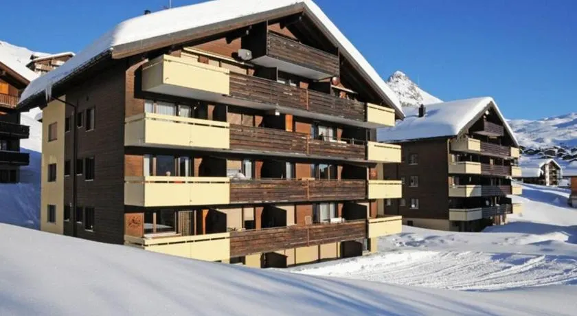 Studio Apartment Alpine Lodge (36m2) - Bettmeralp - Ski in/out - South facing, overlooking the Alps - Image 1