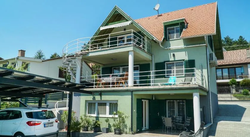Fügefa Apartman - Image 1