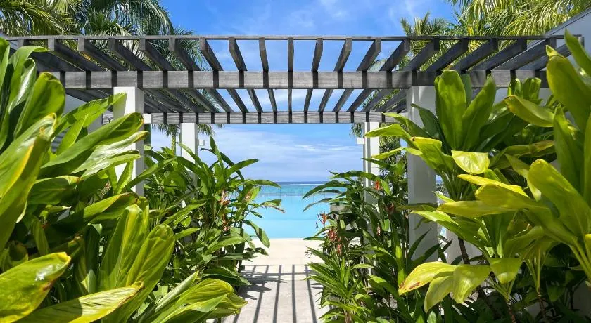 White sunset beach - Image 1