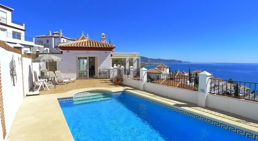 Moderna e spaziosa villa indipendente con piscina privata, aria condizionata, wi-fi gratuito - Image 1