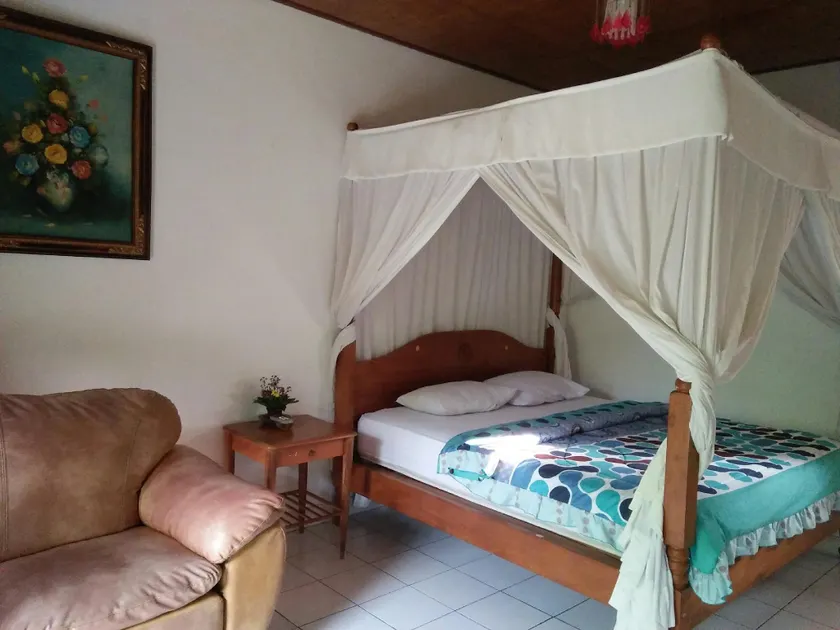 Barclona Guesthouses Lovina - Image 1