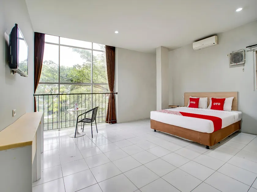 OYO Flagship 91130 Hotel 99 Lodaya - Image 1