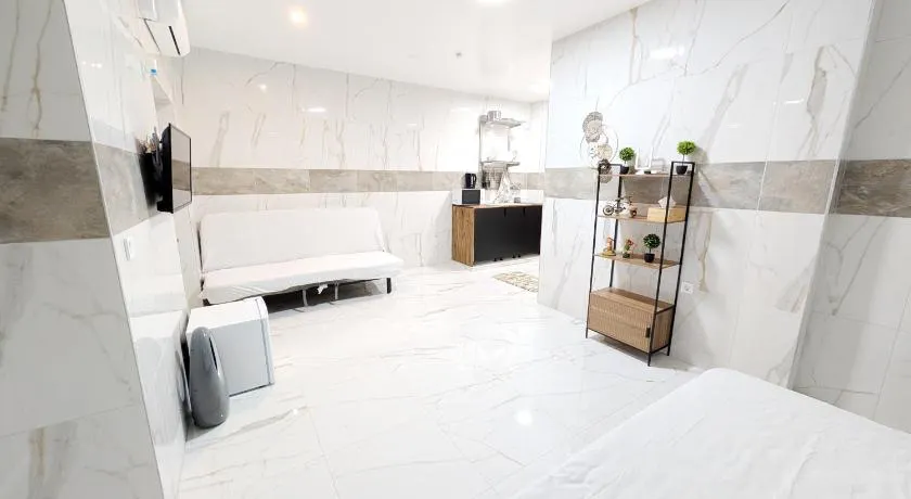Elegant Vienna Apartments in Prime Location Steps from Danube & Prater - Image 1