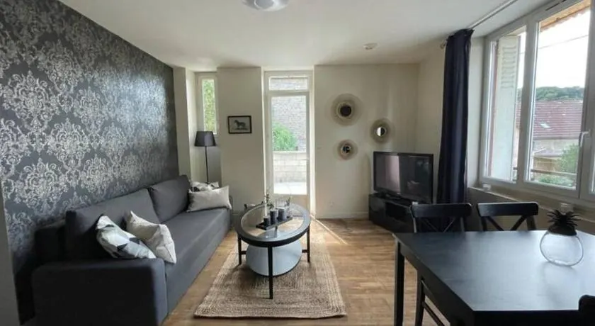 Logement à Brive avec terrasse et climatisation - près de la gare et du centre-ville - Wifi et Stationnement gratuit - Image 1