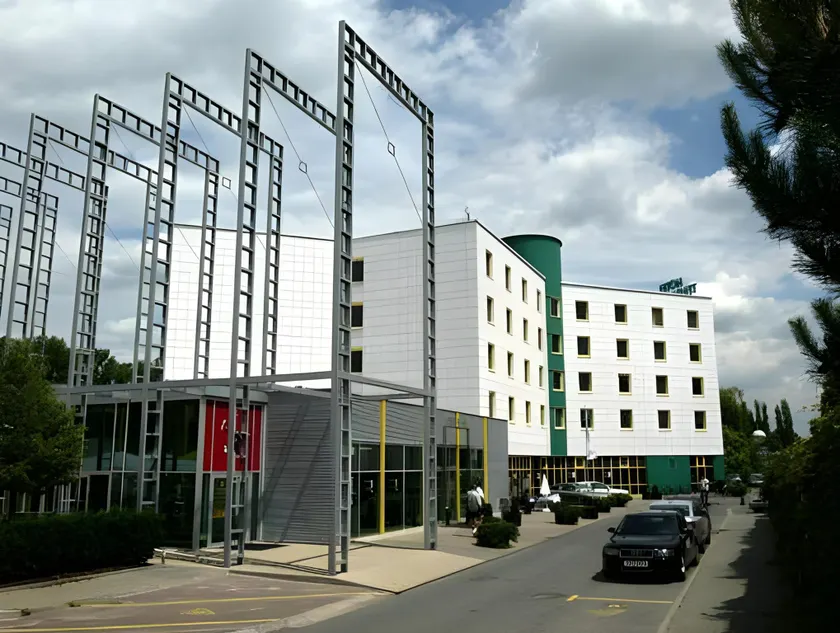 Hotel Tennis Club - Image 1