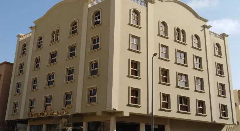 Golden House Dammam البيت الذهبى للشقق المخدومه - Image 1