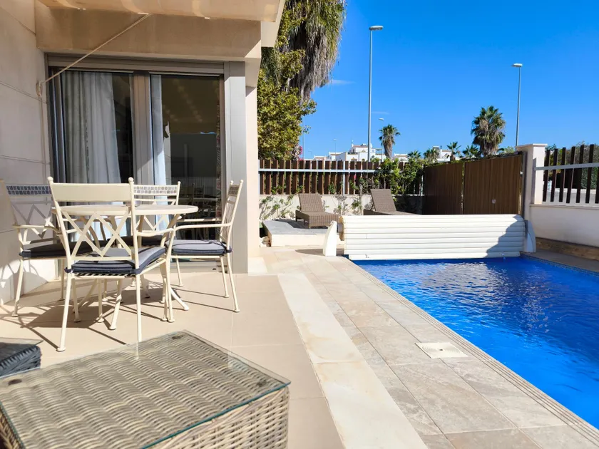Villa med pool på golfbane - Image 1