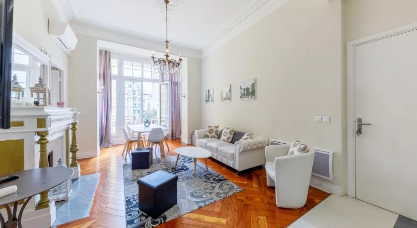 Prestige Designer Apartment, Super Central - Image 1