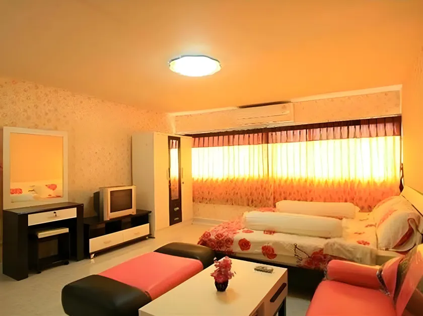 Deluxe at Popular Condo - Image 1