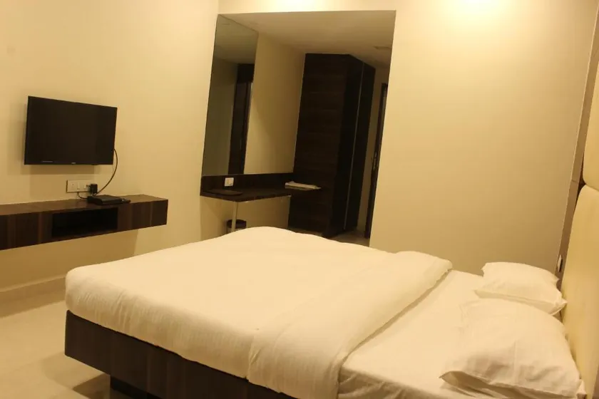HOTEL RG LANDMARK - Image 1