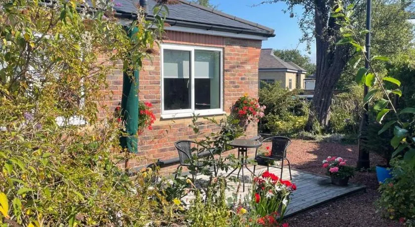 Stylish Morpeth Cottage with Log Burner, Garden and Free Parking - Image 1