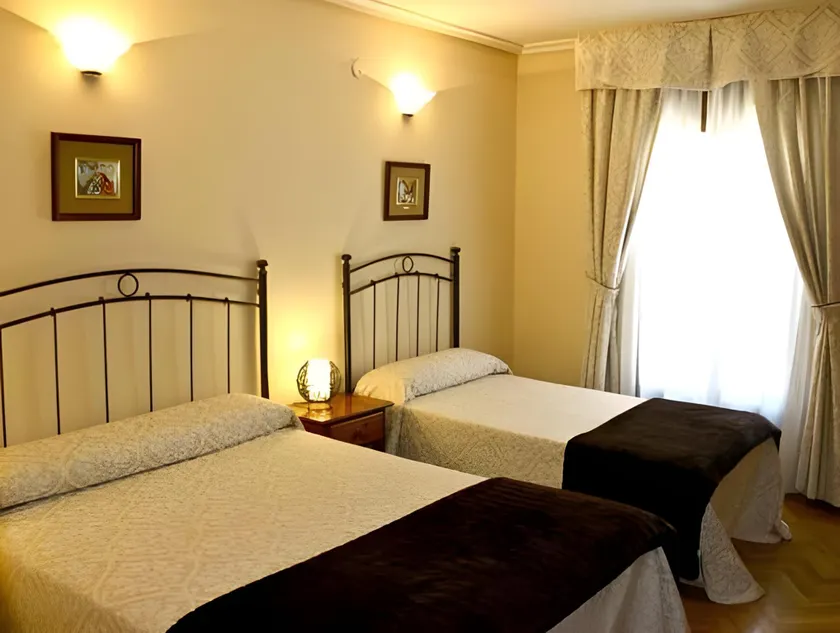 Hostal Alcántara - Image 1