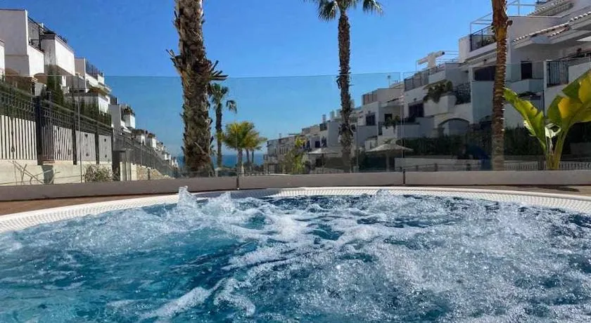 Impresionante piso en planta baja cerca al mar! - Image 1