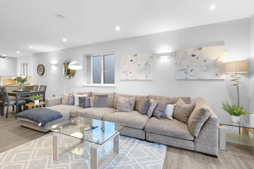 The Isleworth Garden Retreat 3BR 2BA with Gated Parking - Image 1