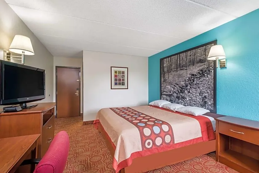 Super 8 by Wyndham Danbury - Image 1