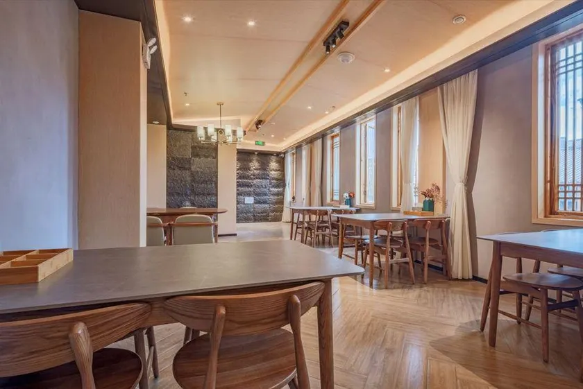 Yuejian Designer Art Inn - Image 1