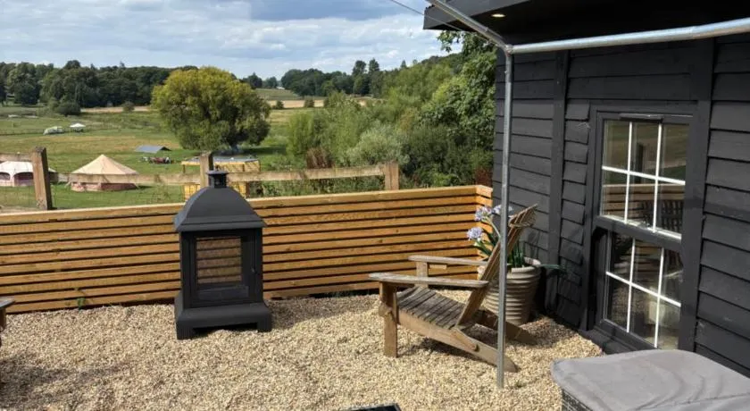 Stables 2bed farm stay private firepit bbq - Image 1