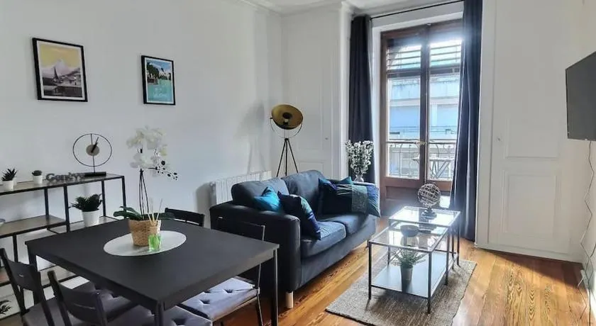P&R 2, 2 bedroom, close to center, Plainpalais - Image 1