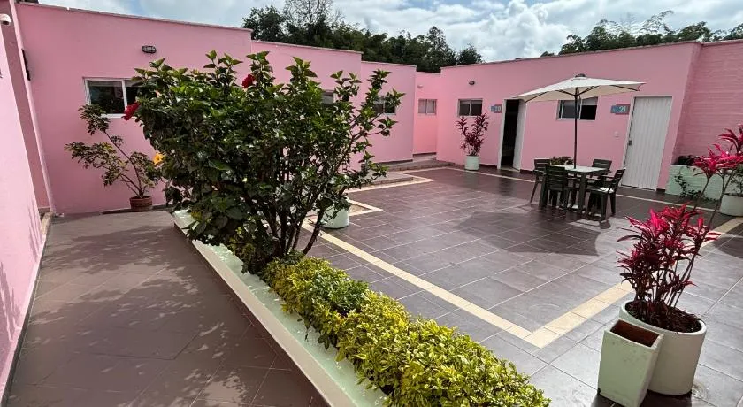 Hostal El Hangar - Image 1