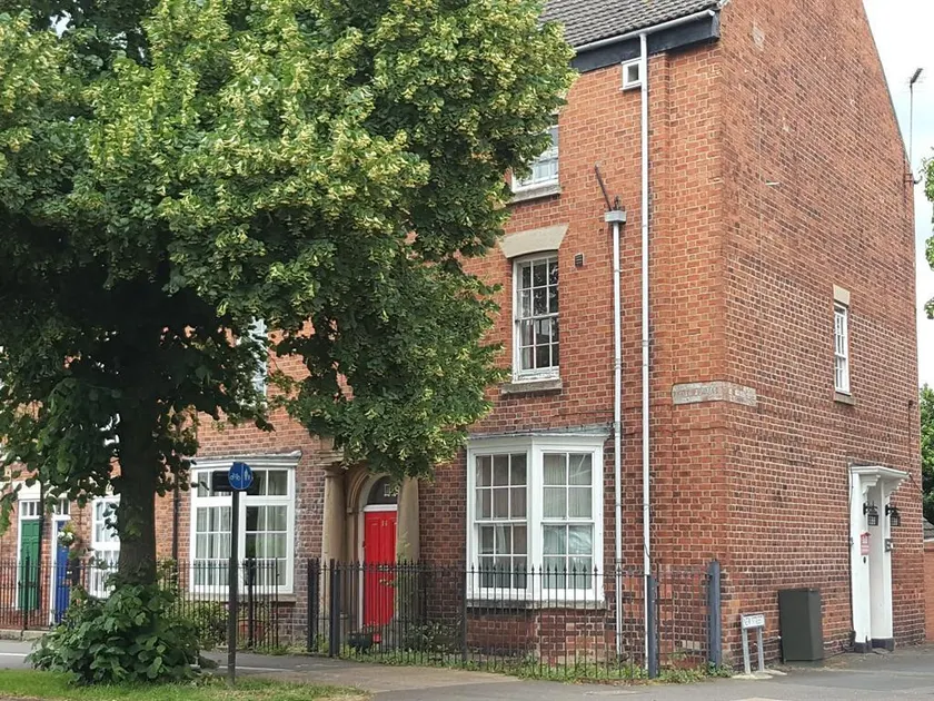 Albany Guest House - Image 1