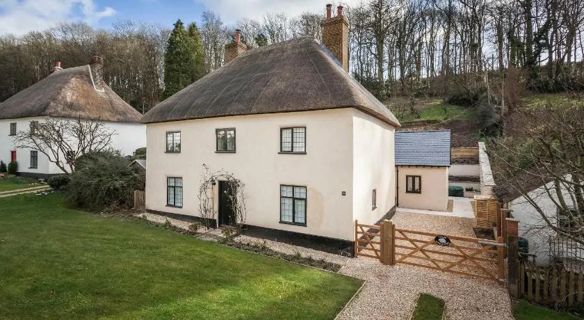 Three Little Pigs Luxury Cottage - Image 1