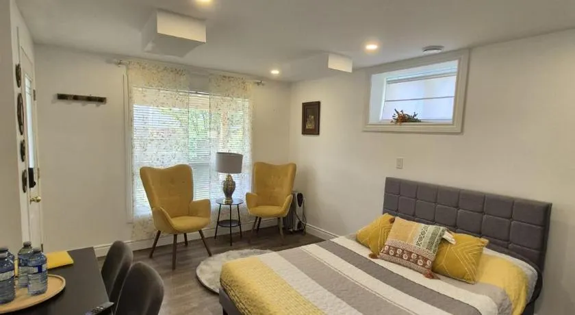 Nimo Homestay , Compact Studio Apartment Guelph - Image 1