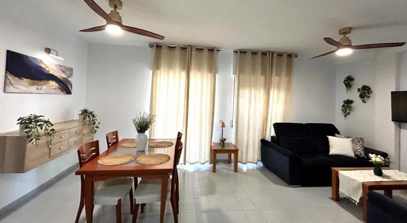 Apartamento a 1 Min de Playa Calypso con Terraza - Image 1