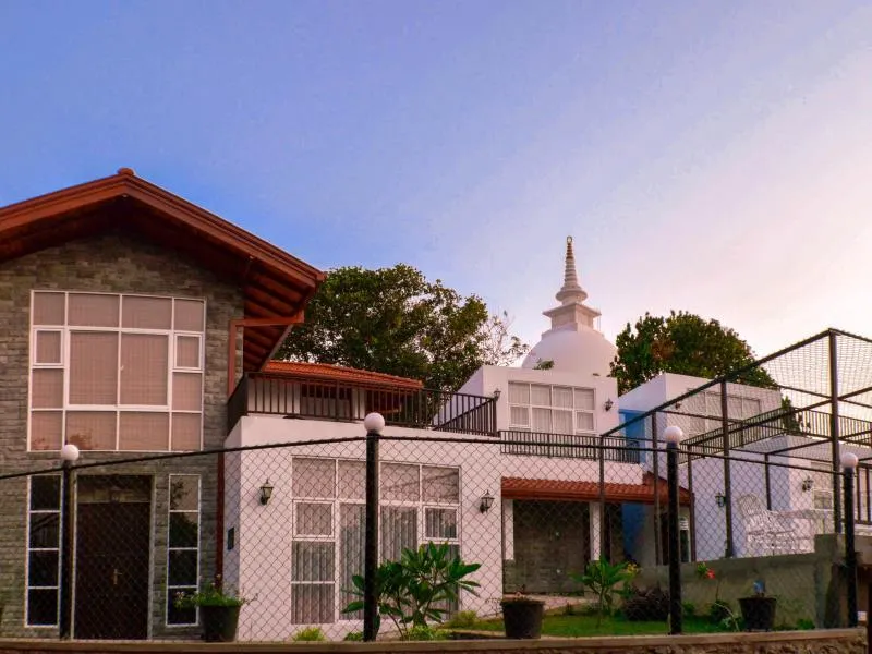 Villa Baywatch, Rumassala - Image 1