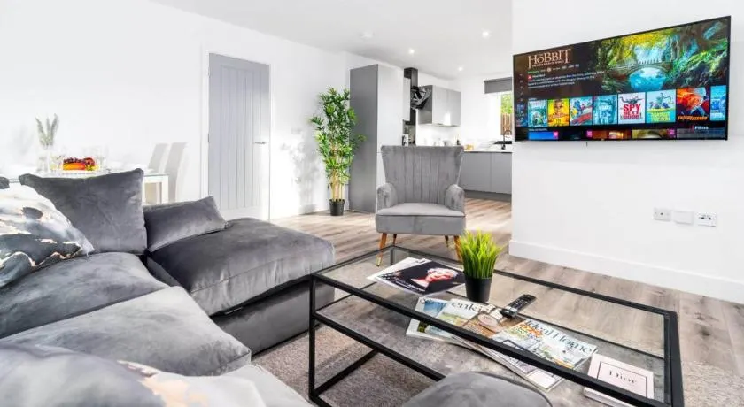 Stylish Apartment - 2 Bedrooms - Balcony - Parking - Netflix - Wifi - 7MC - Image 1