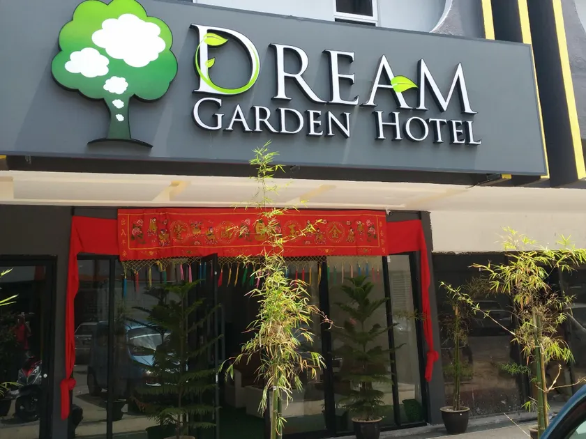 Dream Garden Hotel - Image 1