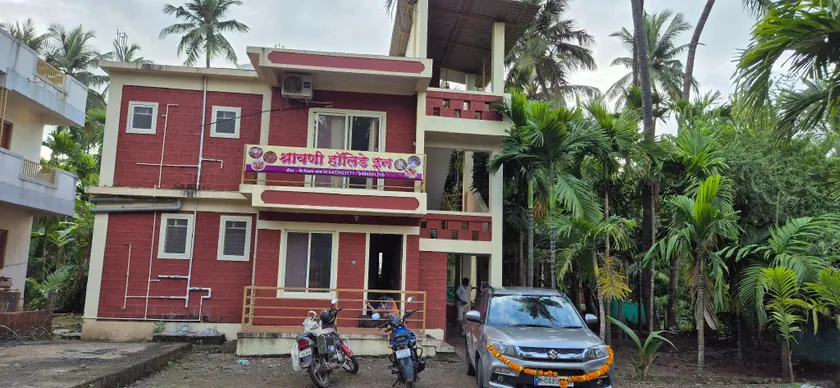 SHRAVANI HOLIDAY INN - Image 1