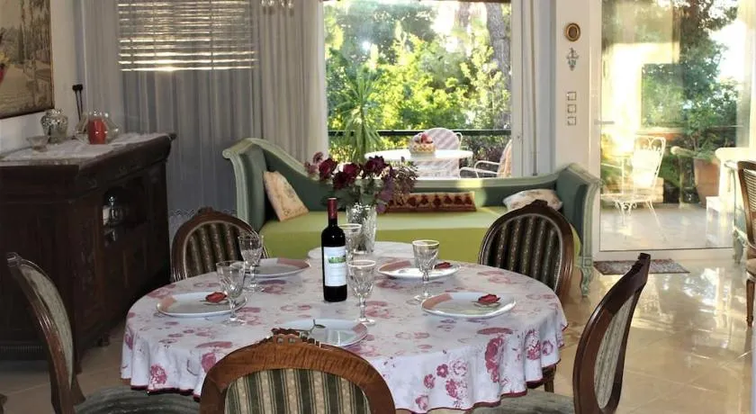 Athens Riviera coast apartment - Image 1