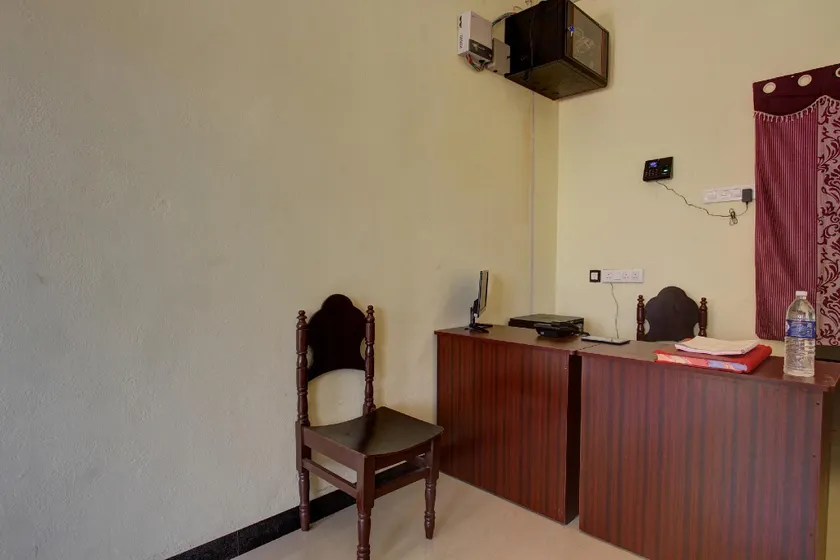 Collection O 85637 Hotel Krishna Inn - Ii - Image 1