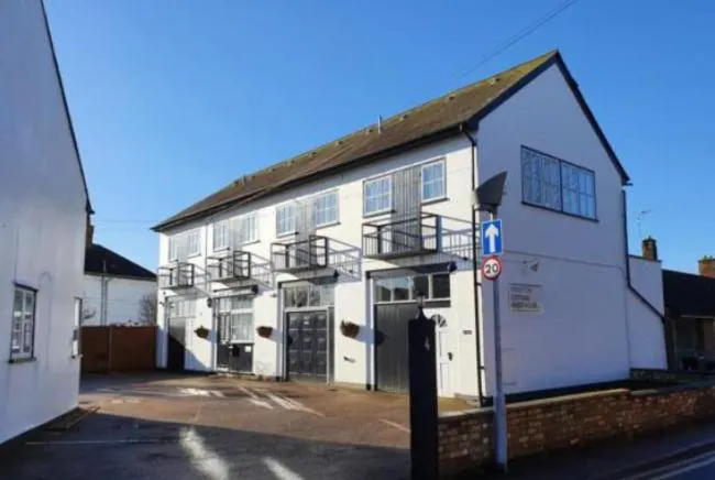 Stratton Cottage Guesthouse - Image 1